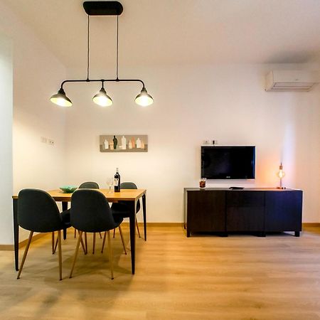 Chic Modern 2-Bedroom Near Metro ローマ エクステリア 写真