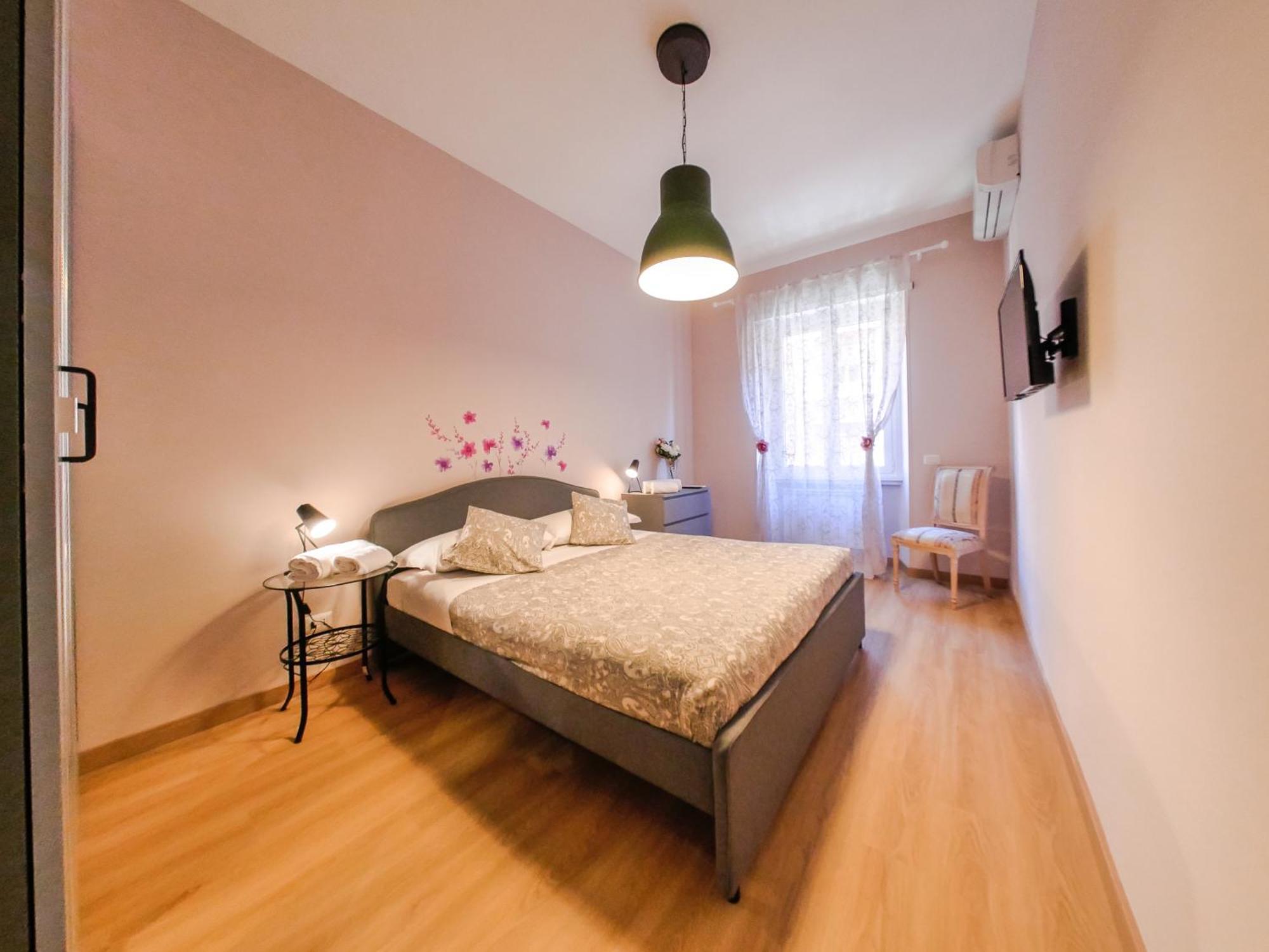 Chic Modern 2-Bedroom Near Metro ローマ エクステリア 写真