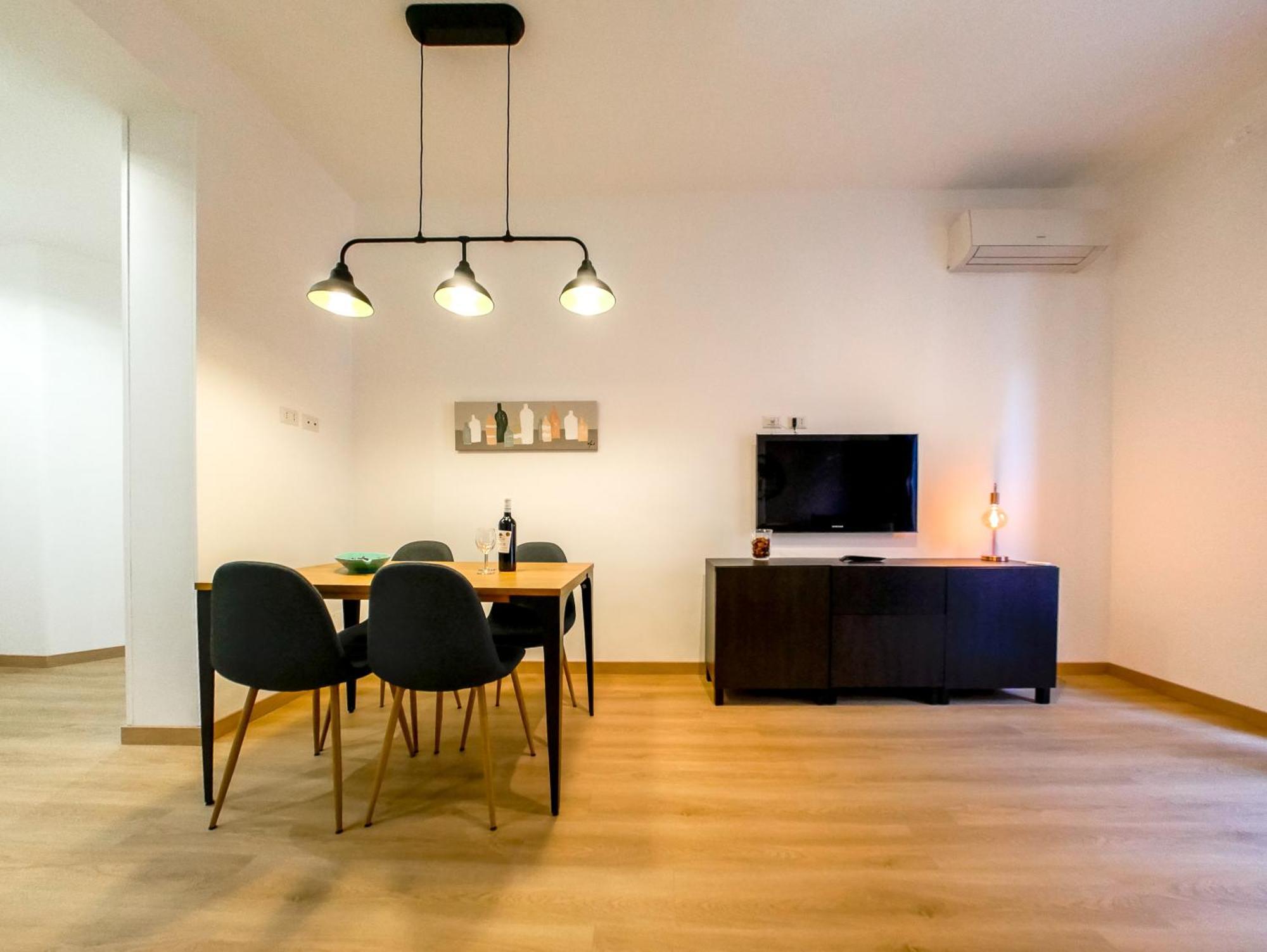 Chic Modern 2-Bedroom Near Metro ローマ エクステリア 写真