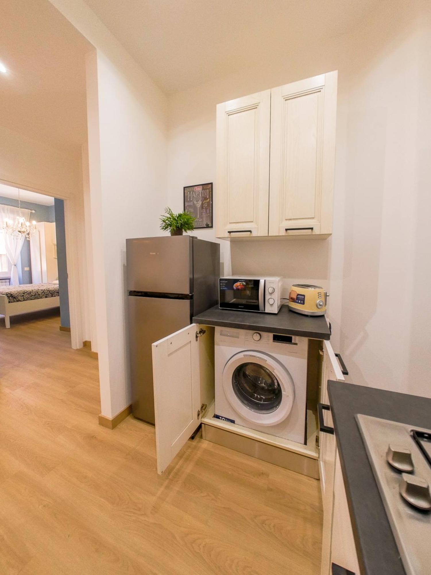 Chic Modern 2-Bedroom Near Metro ローマ エクステリア 写真